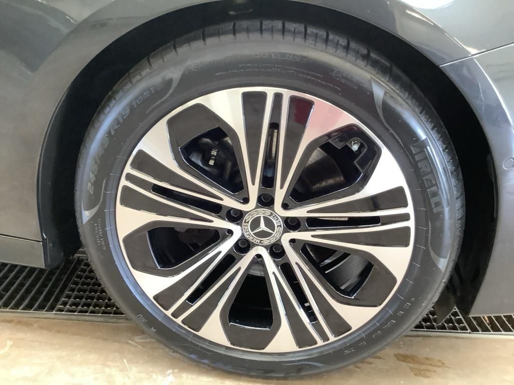 Mercedes-Benz E 200 Avantgarde - Samsaru's Car Outlet