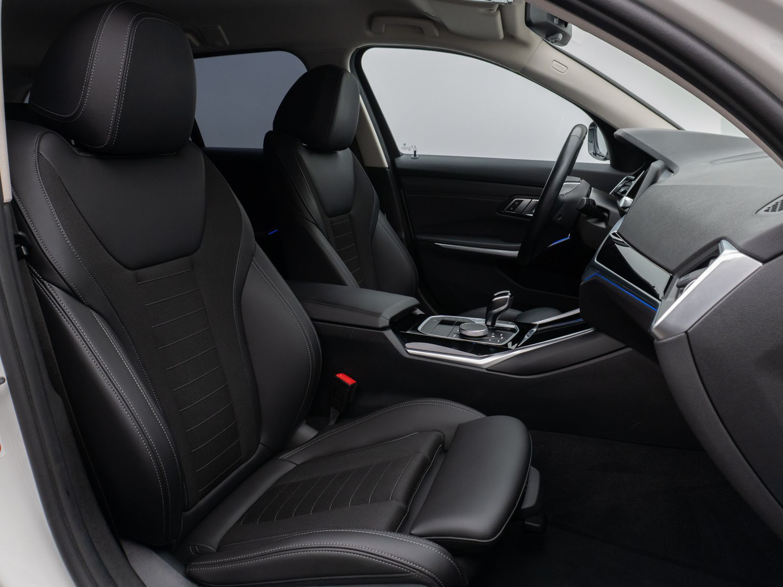 BMW 320d SportLine - Samsaru's Car Outlet