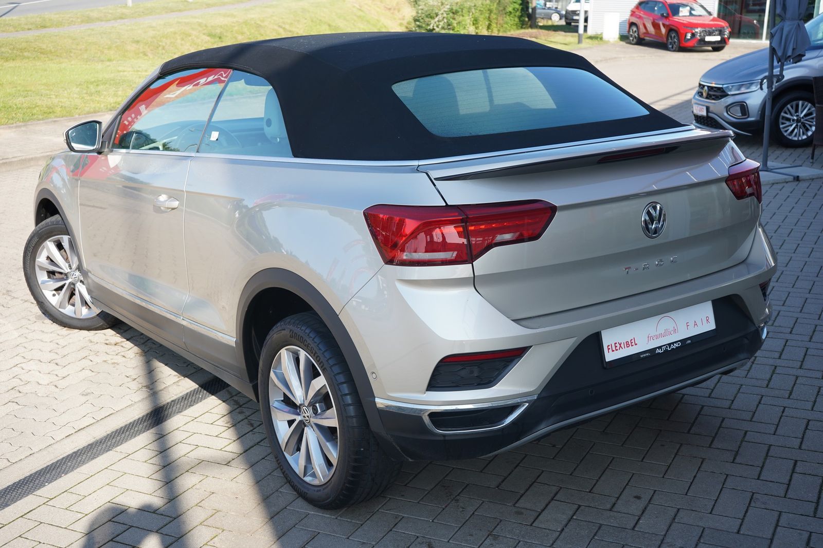 Volkswagen T-Roc 1.5 TSI Style - Samsaru's Car Outlet
