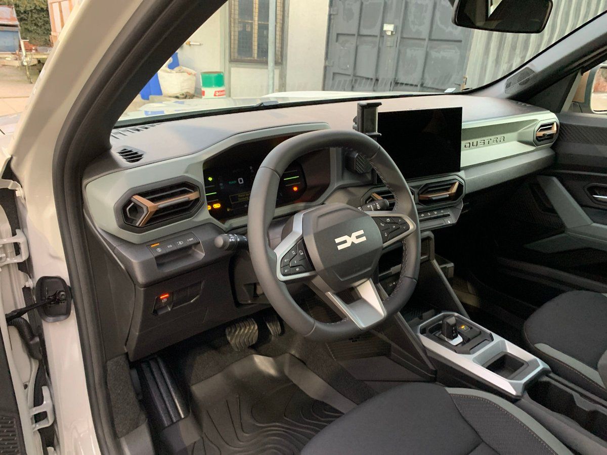 Dacia Duster EXTREME HYBRID 140 - Samsaru's Car Outlet