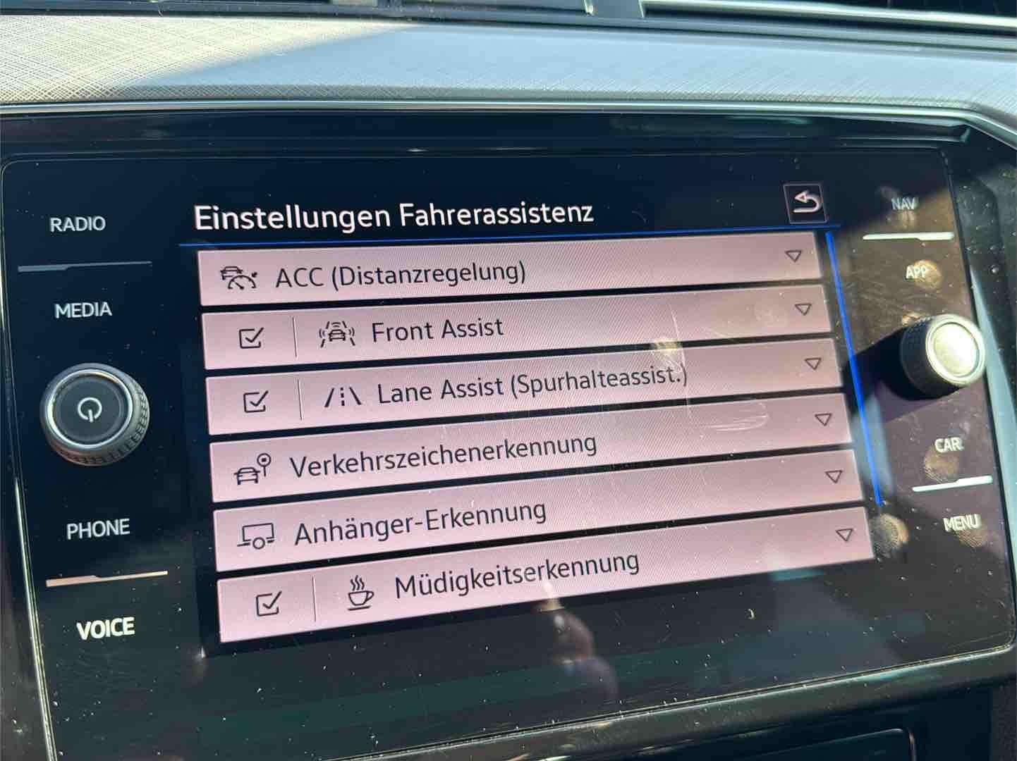 Volkswagen Passat Variant GTE - Samsaru's Car Outlet