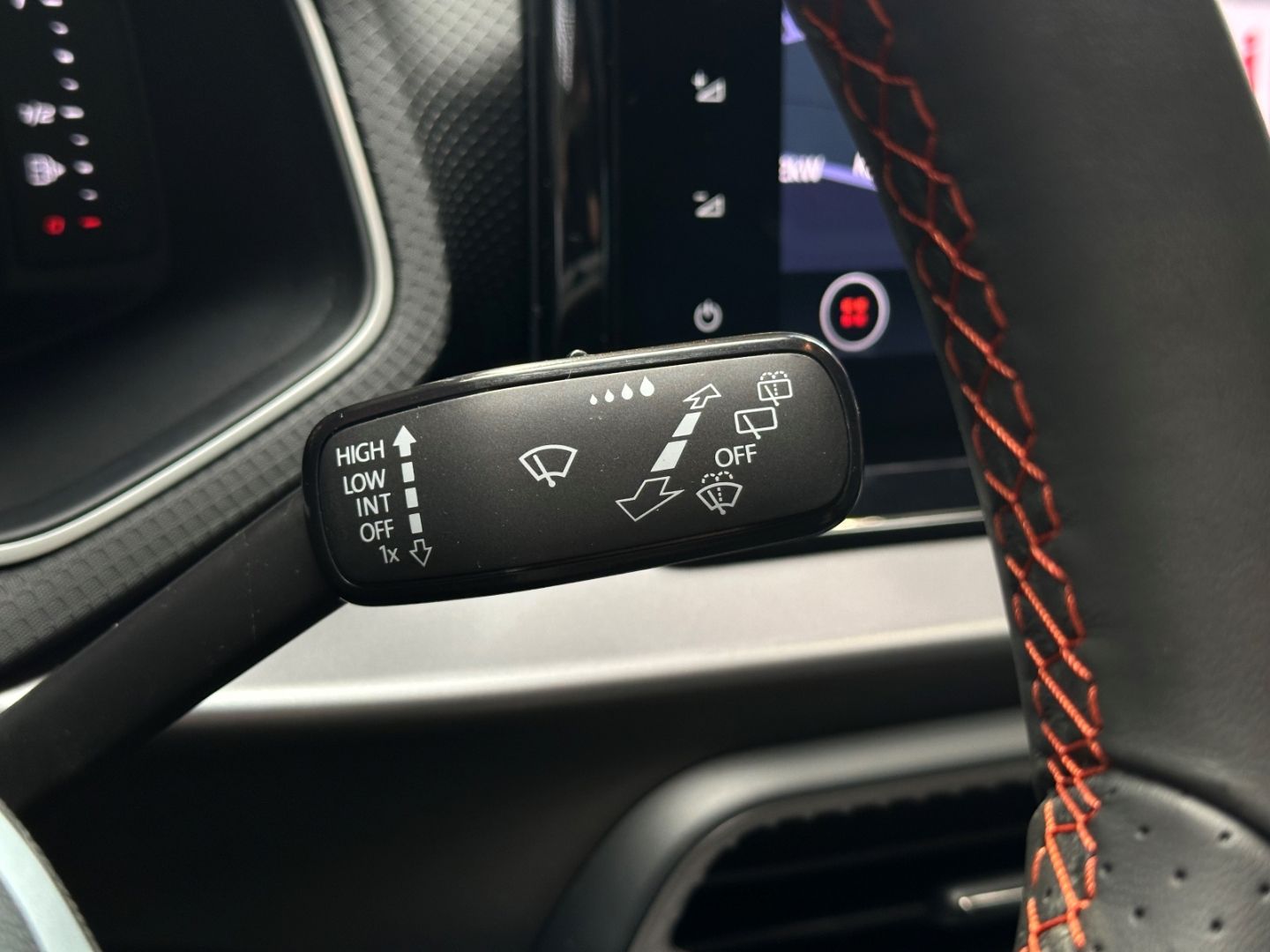 Seat Arona 1.5 TSI DSG FR ACC LED Navi Ahk PDC FullLi
