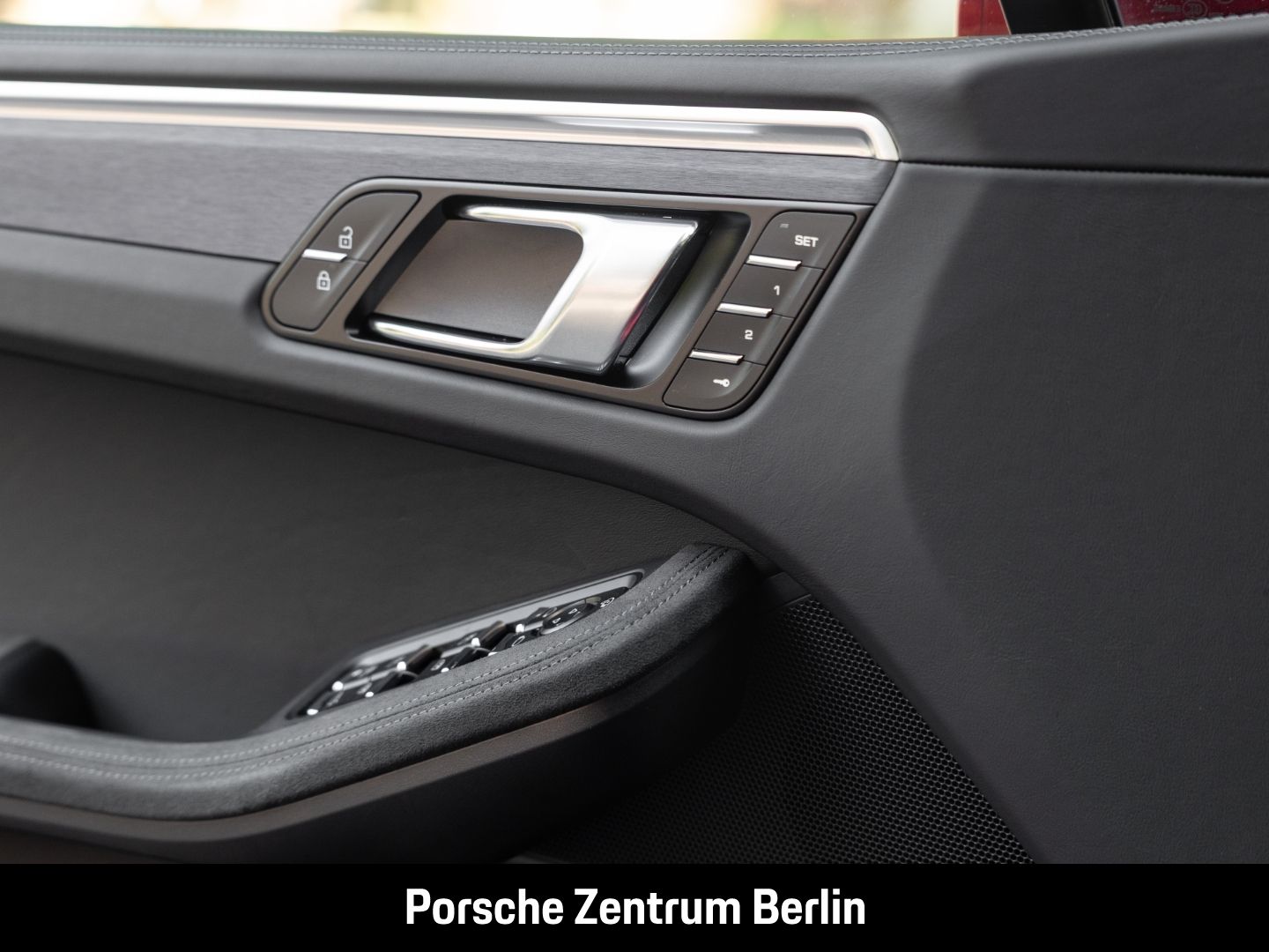 Porsche Macan GTS Karminrot Sportabgasanlage Panorama