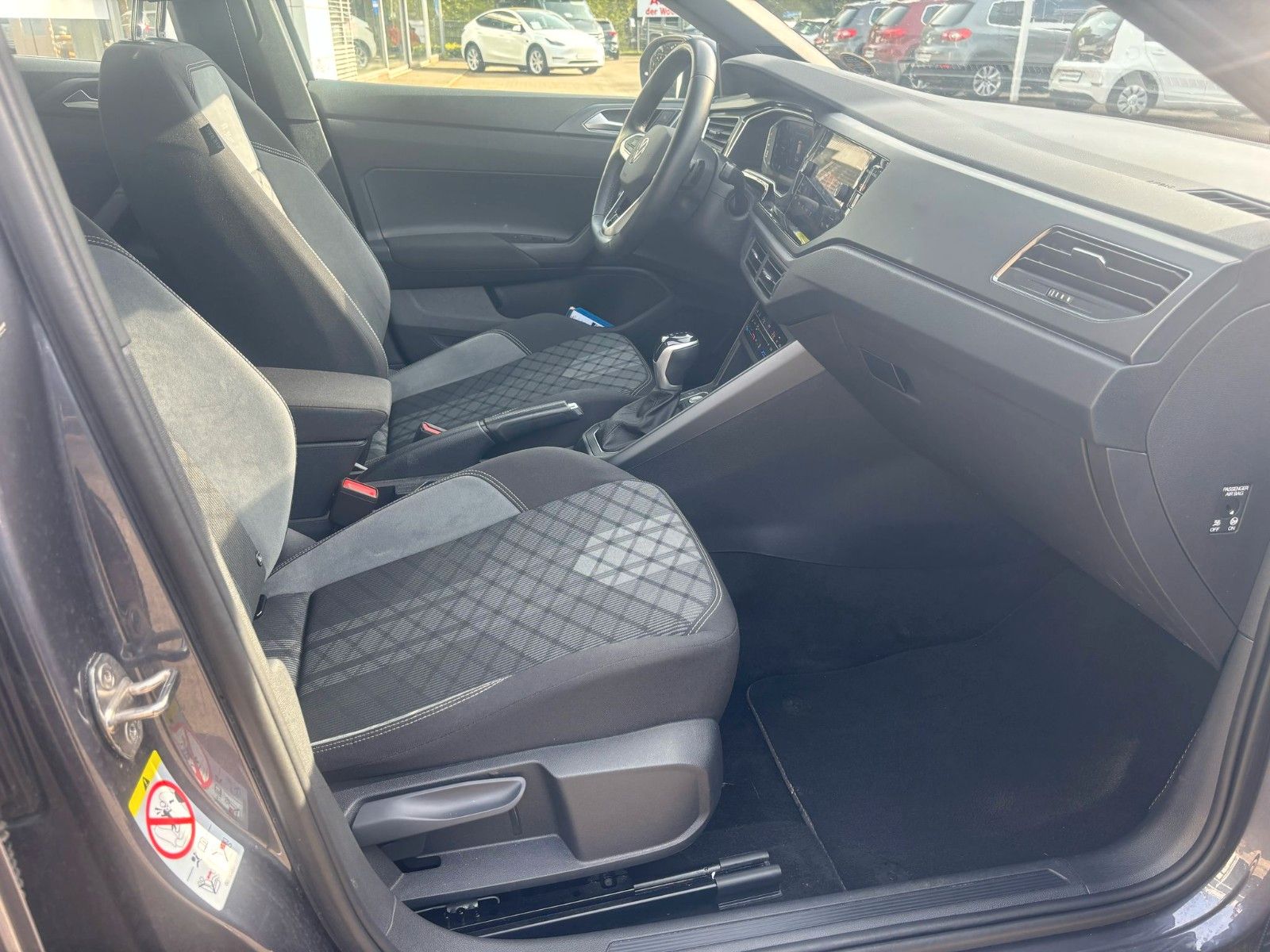 Volkswagen Taigo 1.5 TSI R-Line - Samsaru's Car Outlet