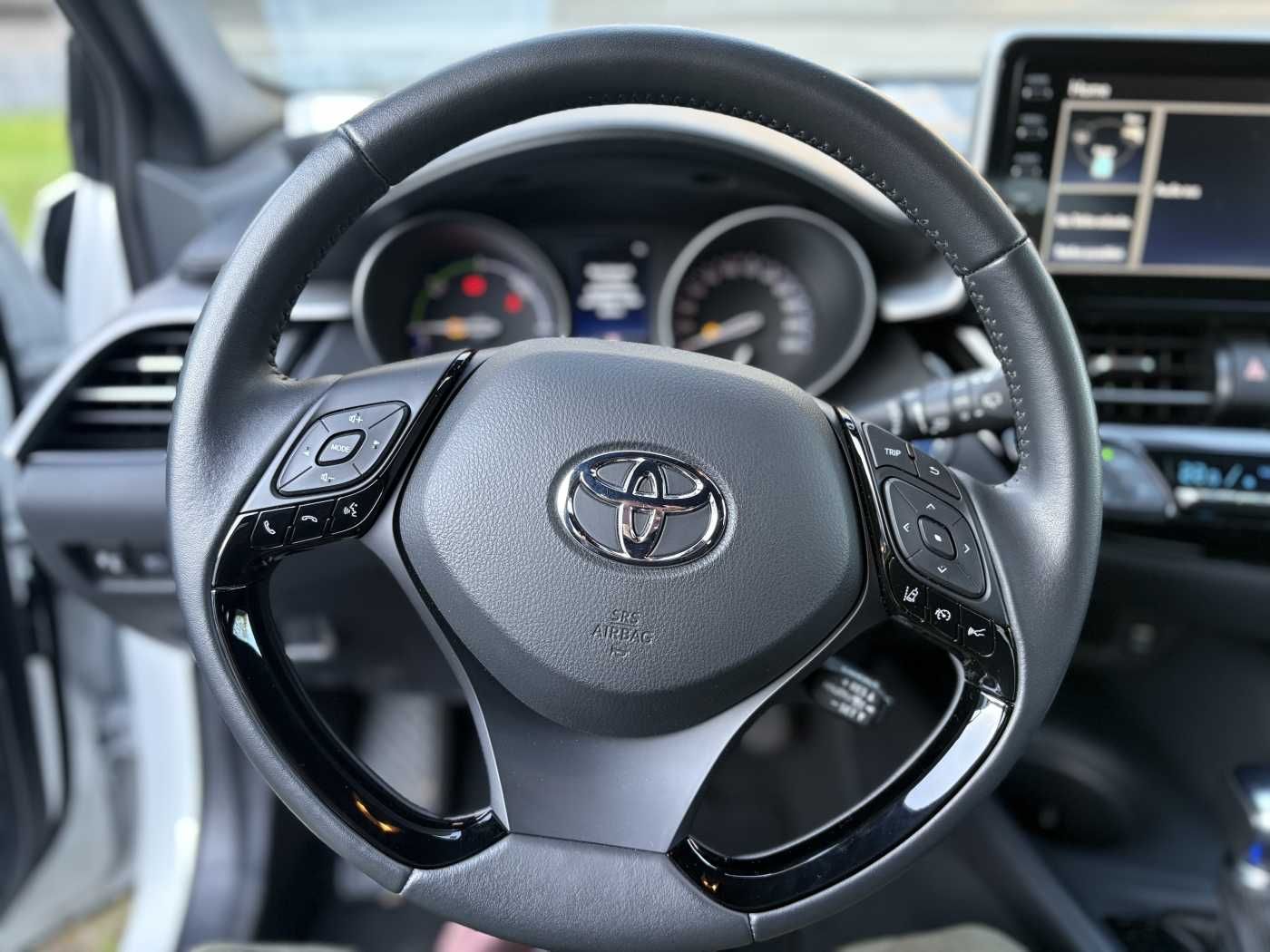 Toyota C-HR Hybrid Flow - Samsaru's Car Outlet