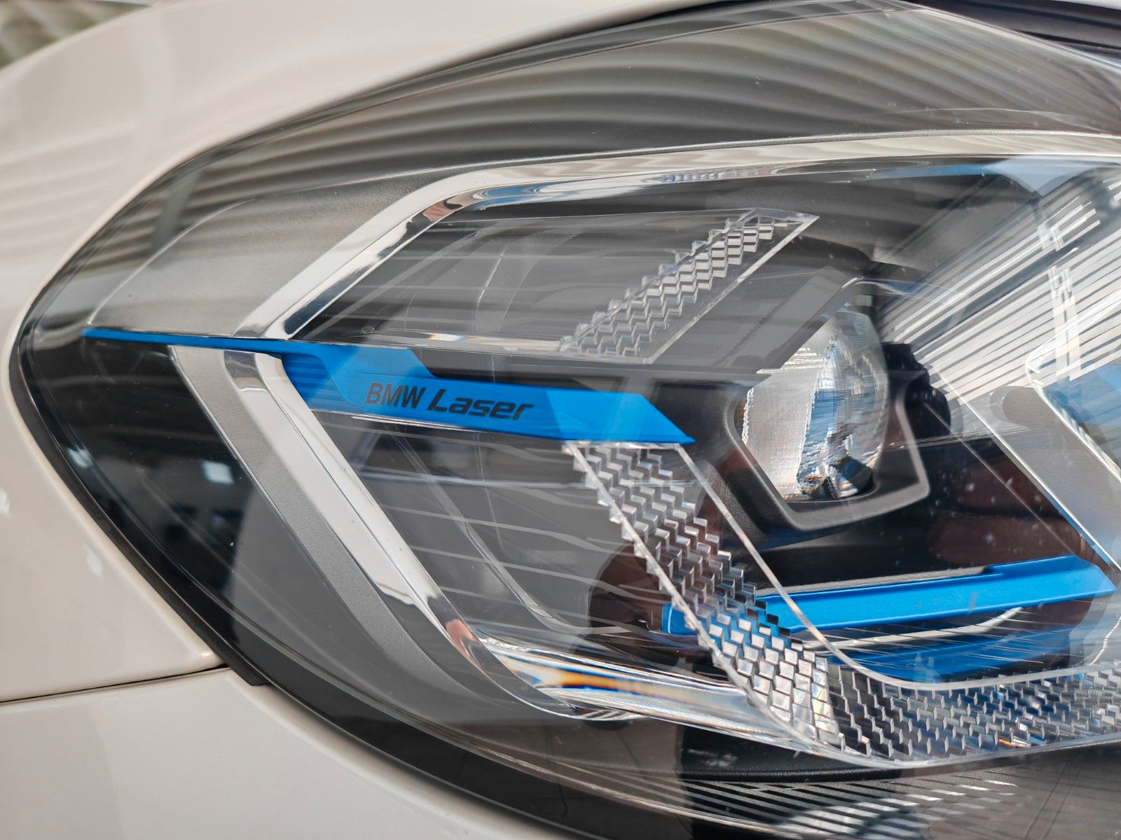 BMW X3 xD20d FACELIFT LASER KAMERA AHK Unfallfrei