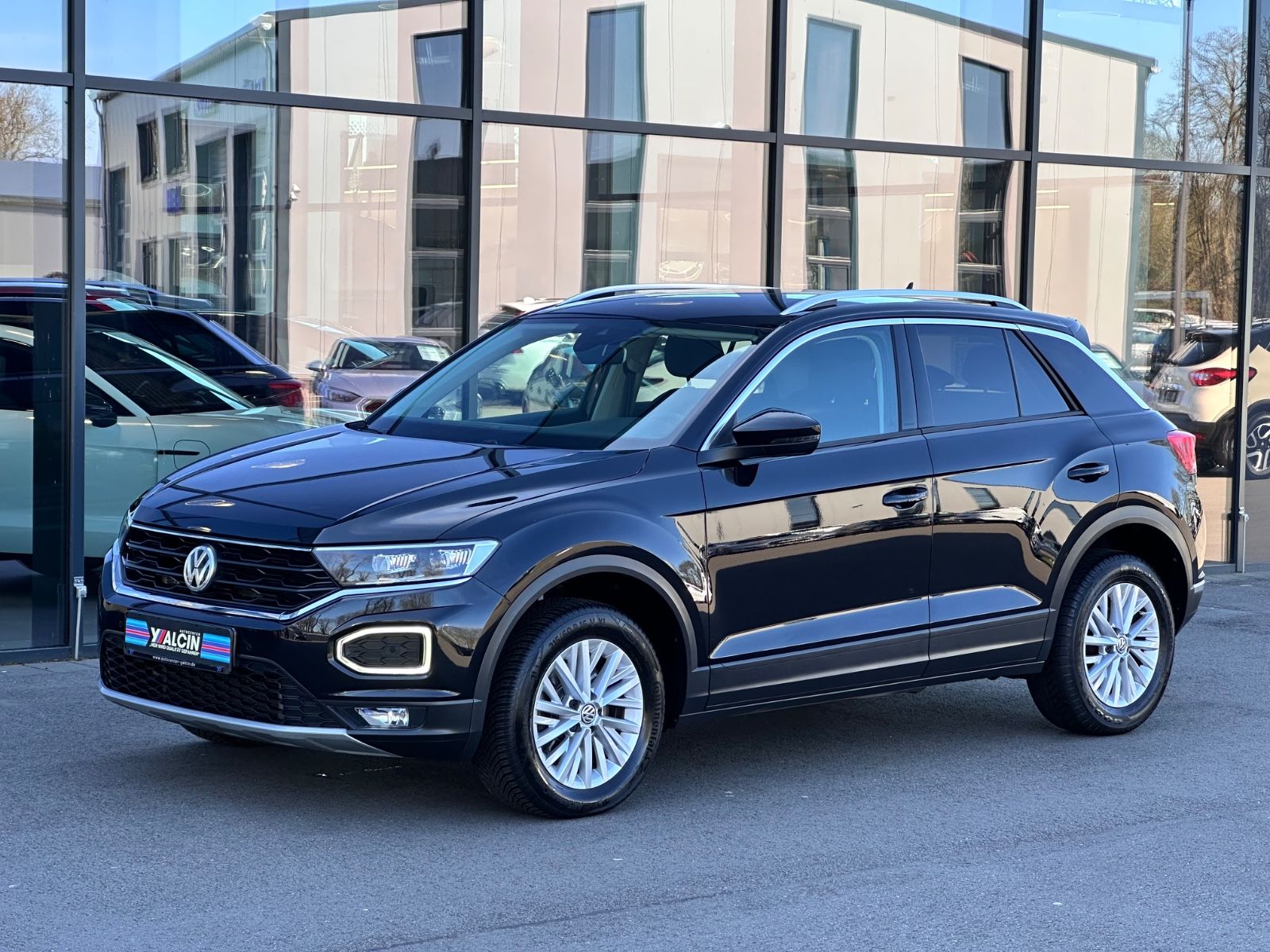 Volkswagen T-Roc 2.0 TDI SCR DSG Style - Samsaru's Car Outlet