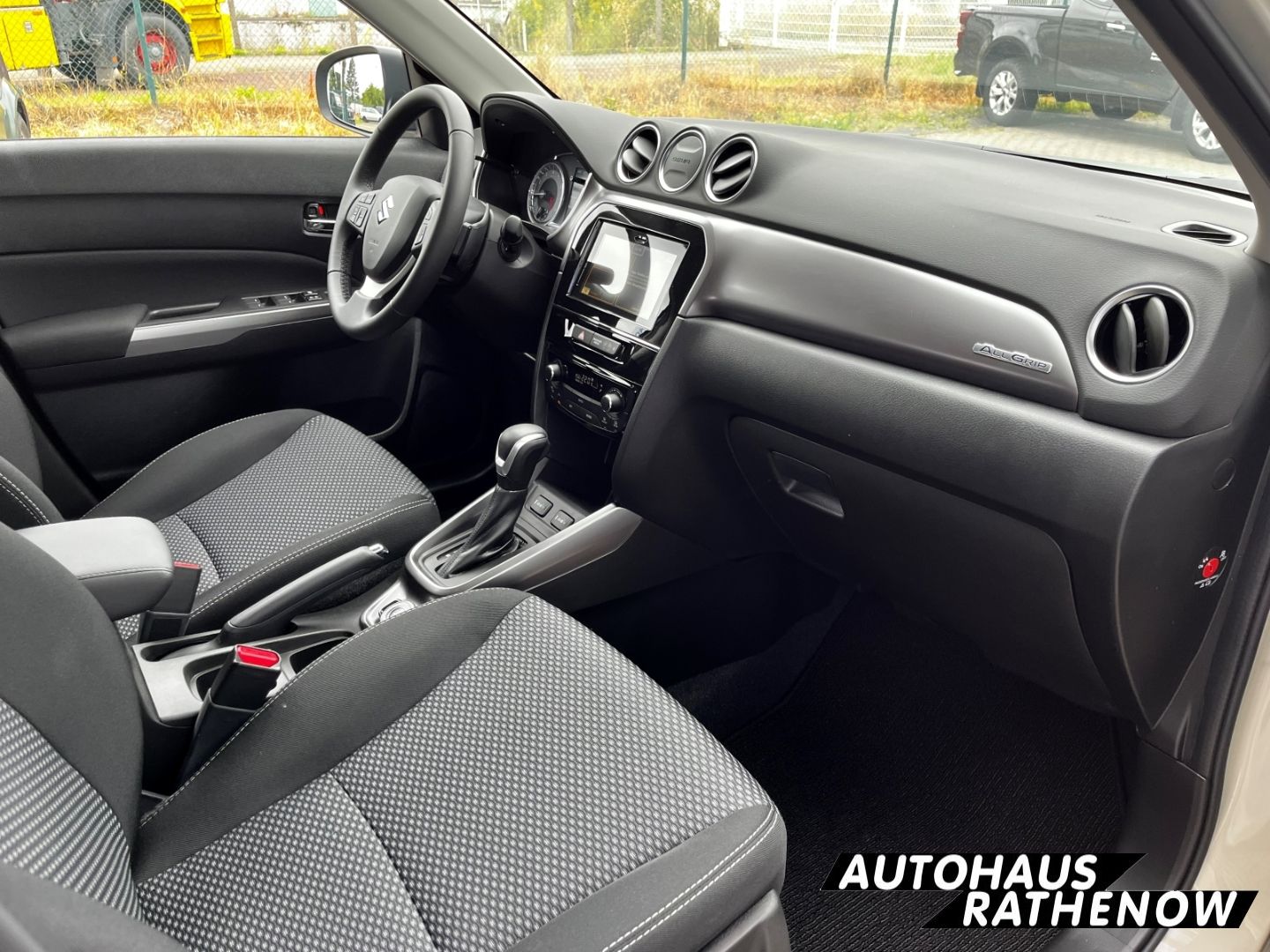 Suzuki Vitara 1.5 Hybrid Comfort 4x4 Allrad - Samsaru's Car Outlet