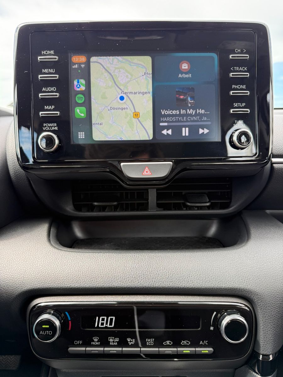 Toyota Yaris Hybrid Team D mit Technik Paket *LED*