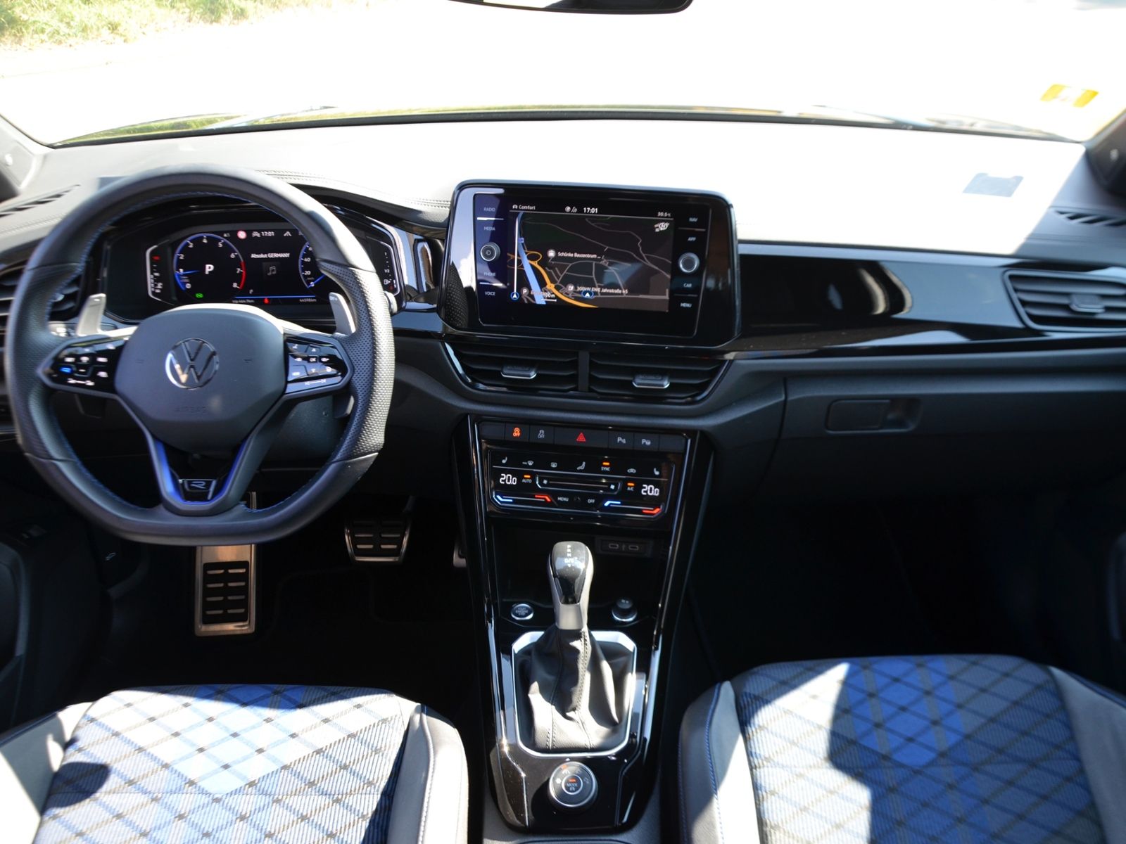 Volkswagen T-Roc R 2.0 TSI 4MOTION - Samsaru's Car Outlet