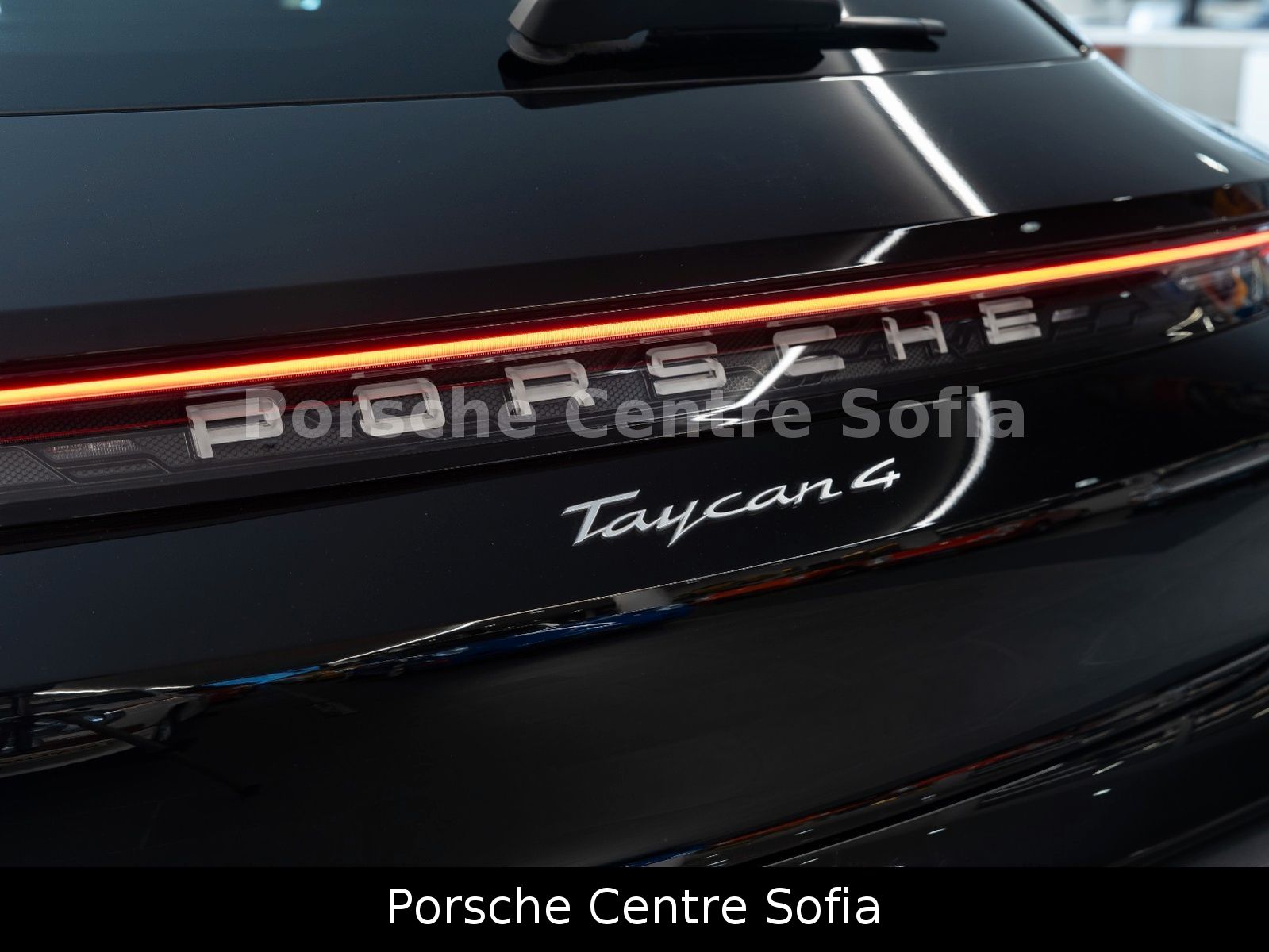 Porsche Taycan Cross Turismo 4
