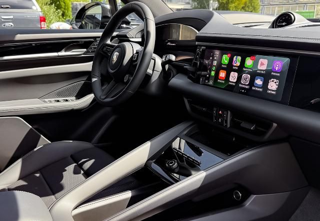 Porsche Macan 4 Electric AHK Bose Pano LUFT Sport-Chrono