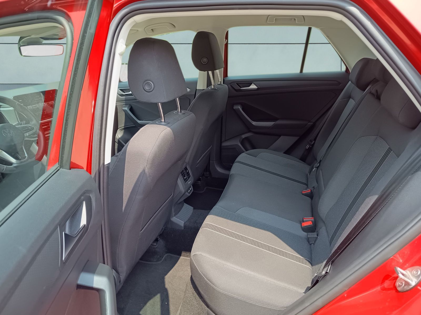 Volkswagen T-ROC Life 1.0 TSI - Samsaru's Car Outlet