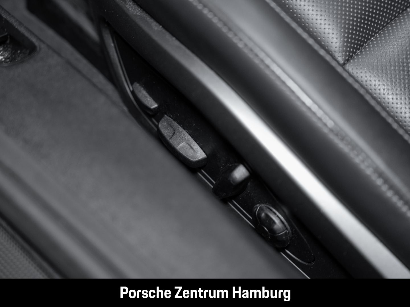 Porsche 992 (911) Carrera 4S Cabriolet Sportabgas BOSE