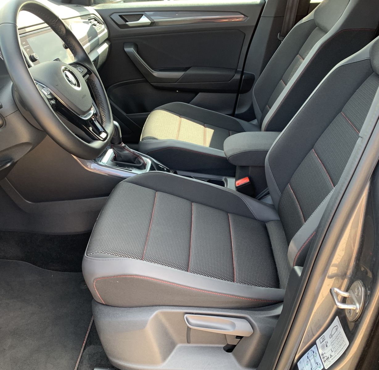 Volkswagen T-Roc 1.5 TSI Sport - Samsaru's Car Outlet