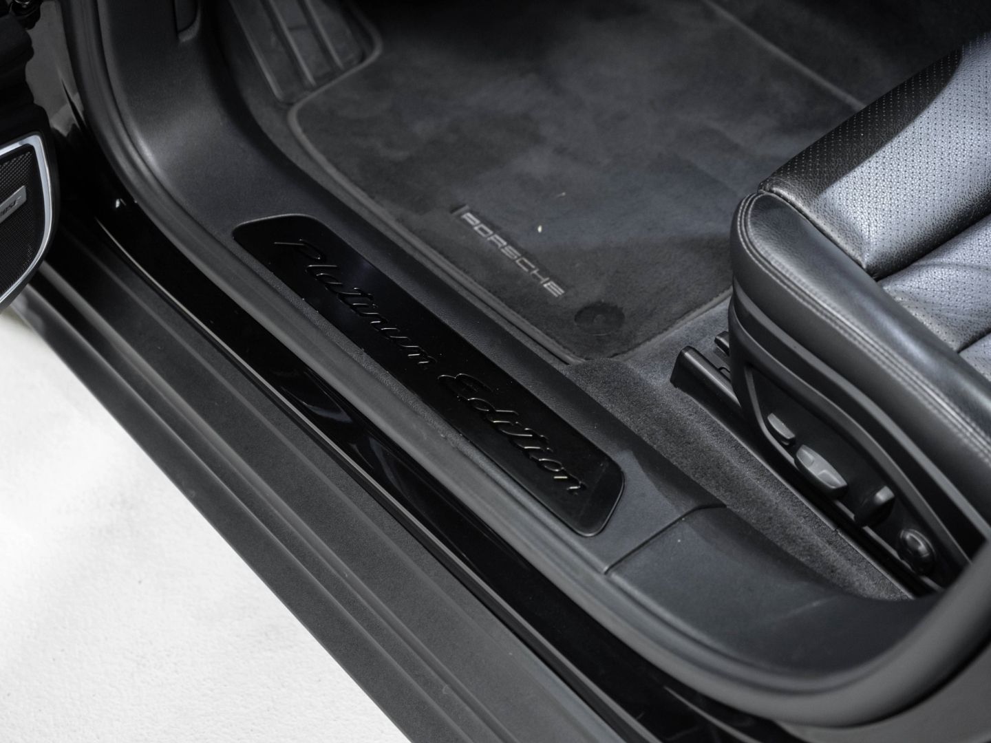 Porsche Panamera 4 E-Hybrid Platinum Edition HeadUp