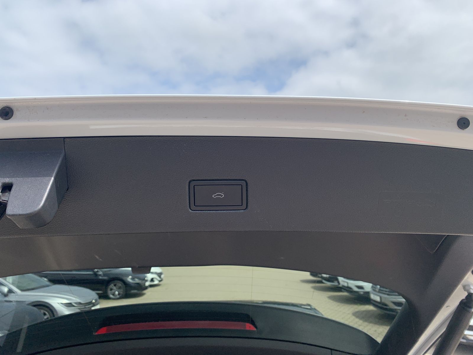 Volkswagen T-Roc 1.5 TSI Active - Samsaru's Car Outlet