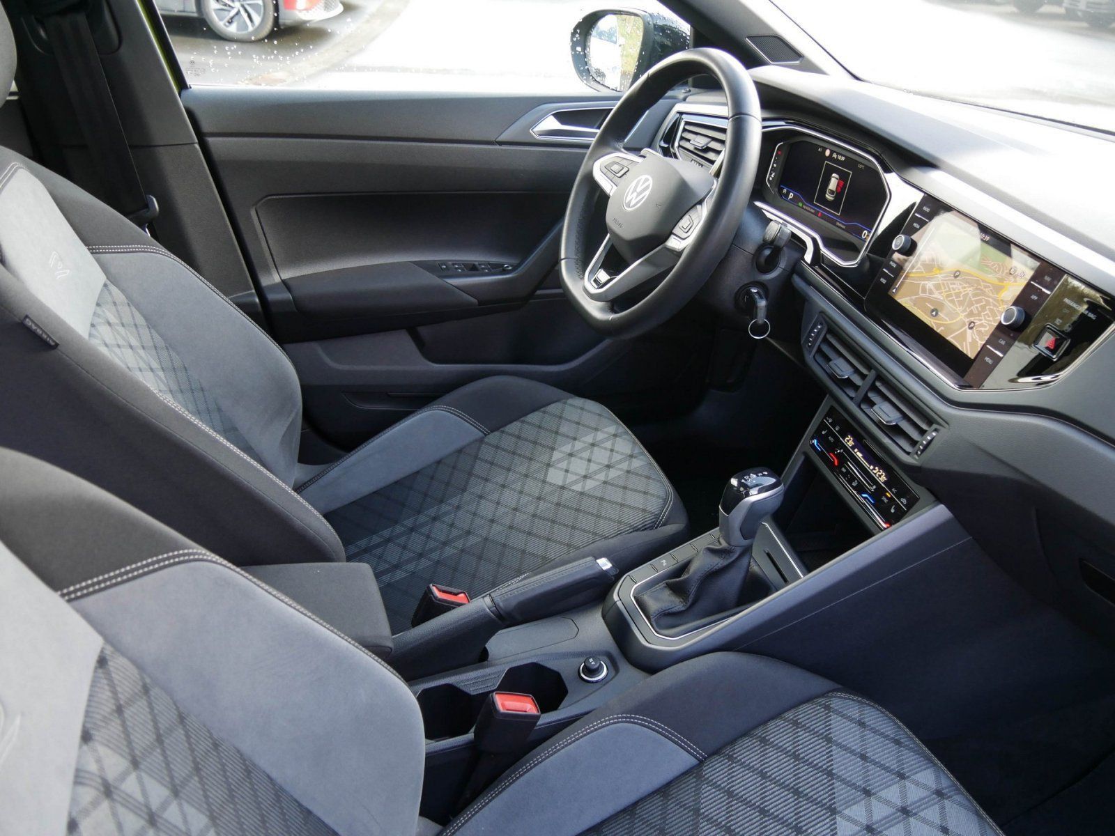 Volkswagen Taigo 1.5 TSI R-Line Black - Samsaru's Car Outlet