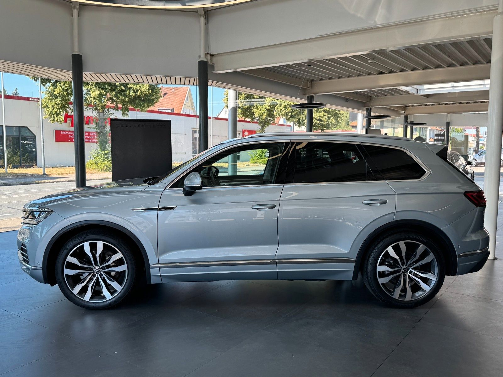 Volkswagen Touareg 3.0TDI Elegance 4Motion - Samsaru's Car Outlet