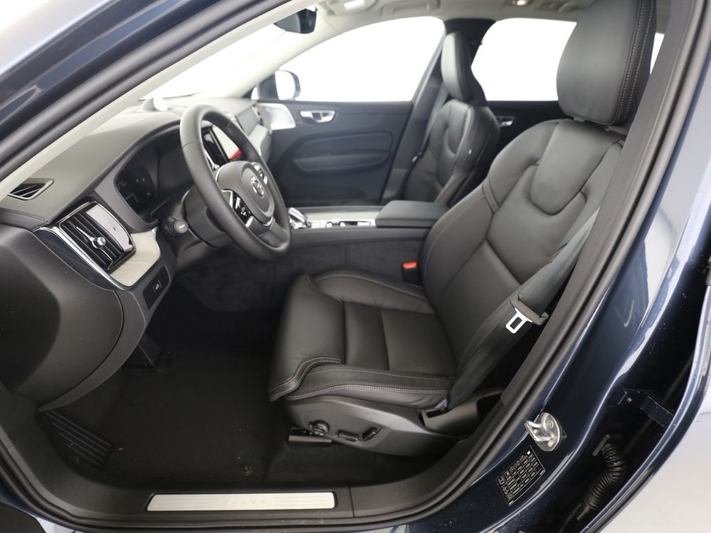 Volvo XC60 Ultra Dark AWD B5 Benzin EU6d HUD AD AHK Di