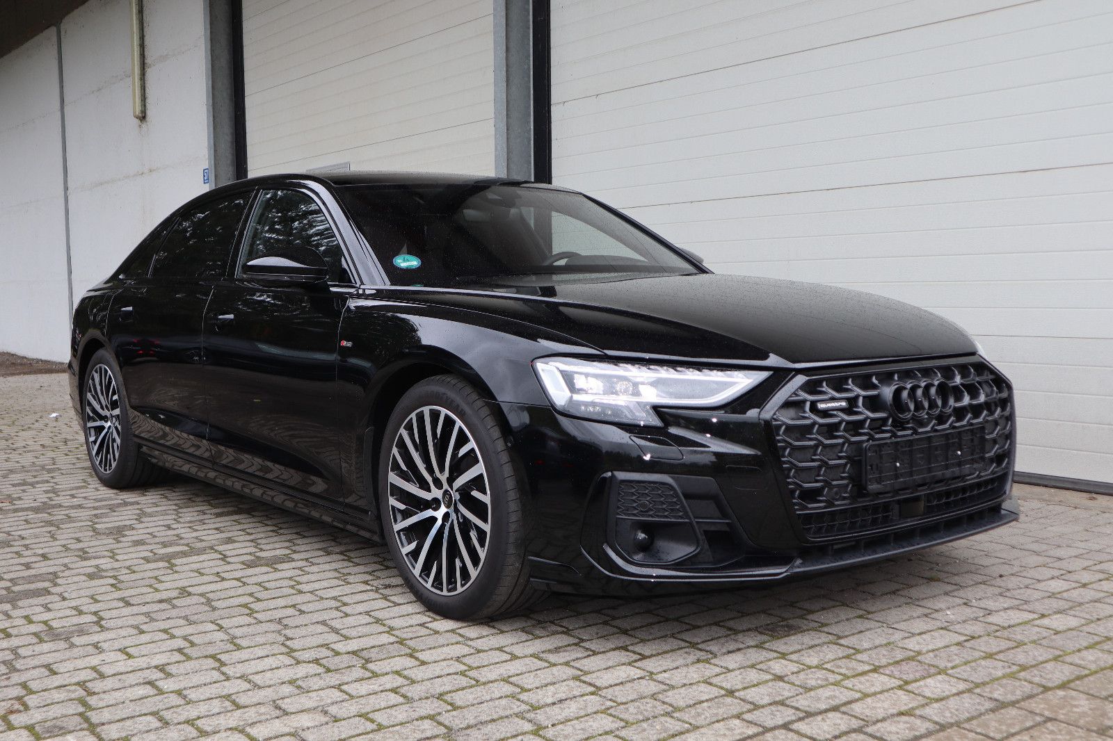Audi A8L 60 TFSIe lang S-Line - Samsaru's Car Outlet