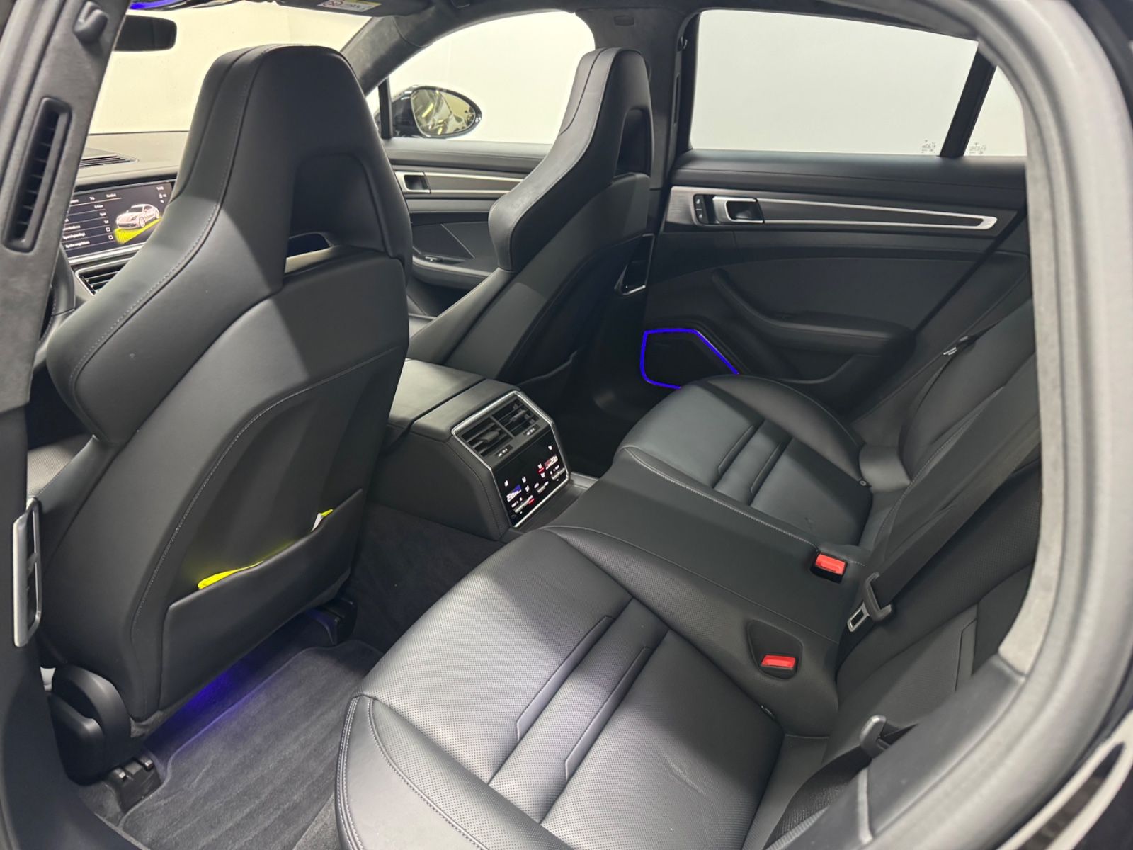 Porsche Panamera 4 E-Hybrid Platinum Edition