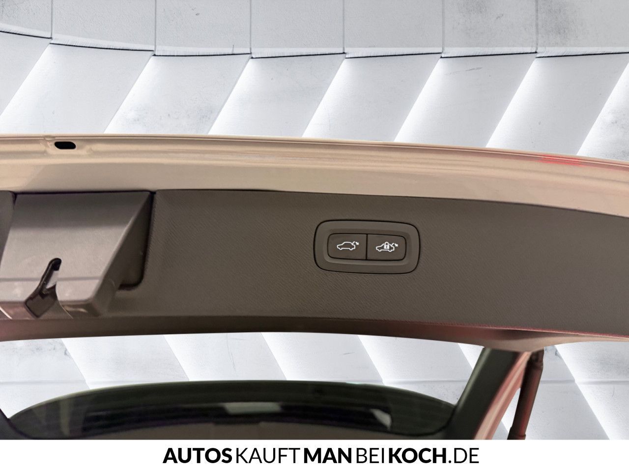 Volvo XC90 B5 D AWD Plus Dark PANO STDHz AHK VLED 360