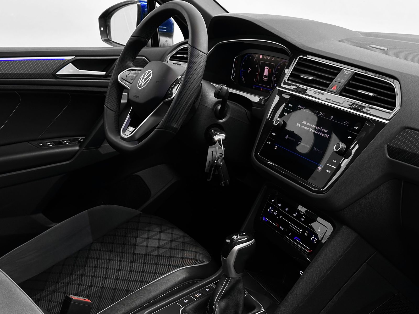 Volkswagen Tiguan R-Line - Samsaru's Car Outlet