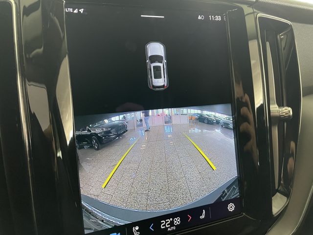 Volvo XC60 Core AWD 2.0 NAVI+SITZHEIZ+KAMERA+AHK+LED