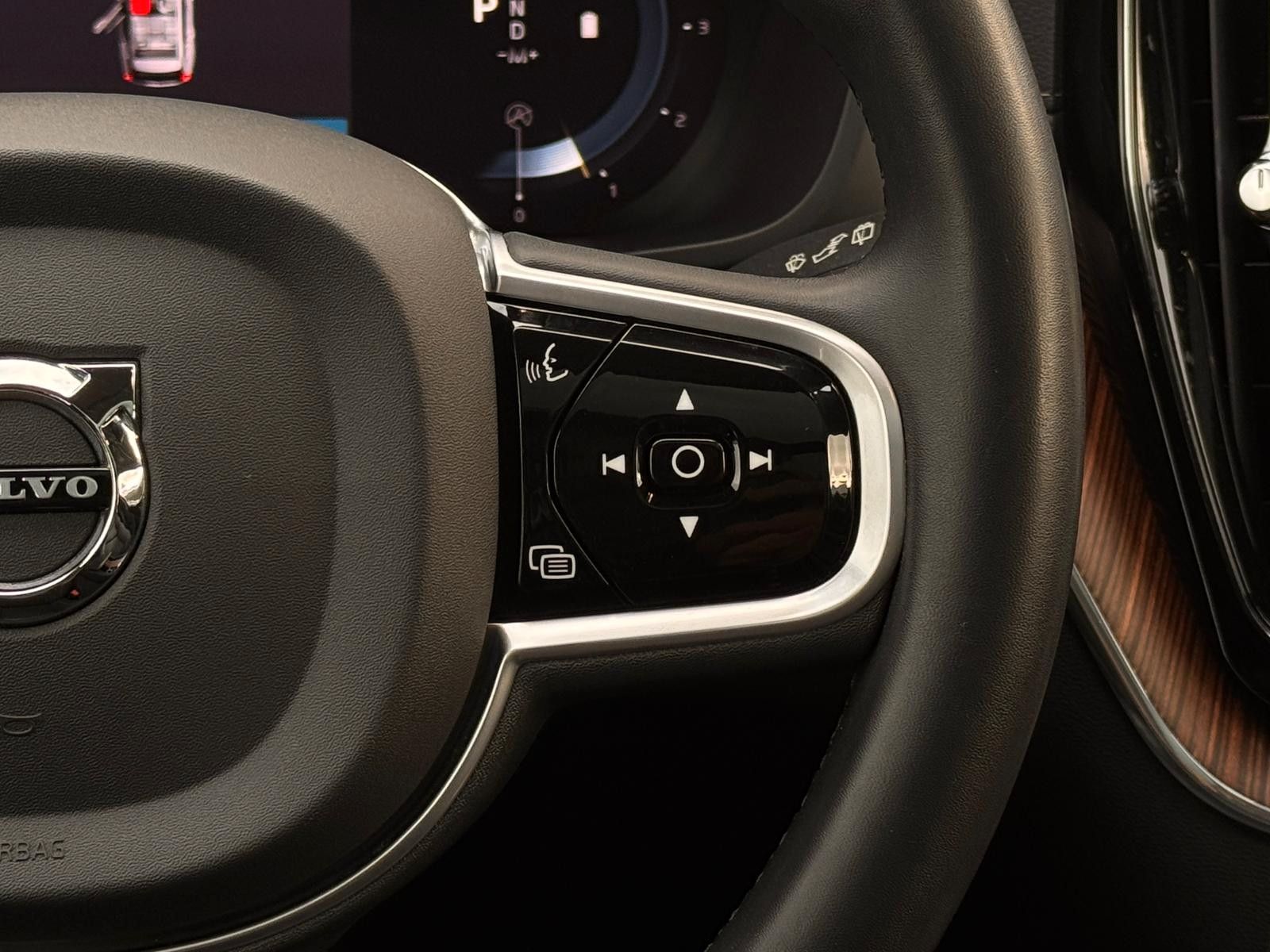 Volvo XC60 Ultimate Dark AWD AHK°PANO°HUD°360°STANDHZG