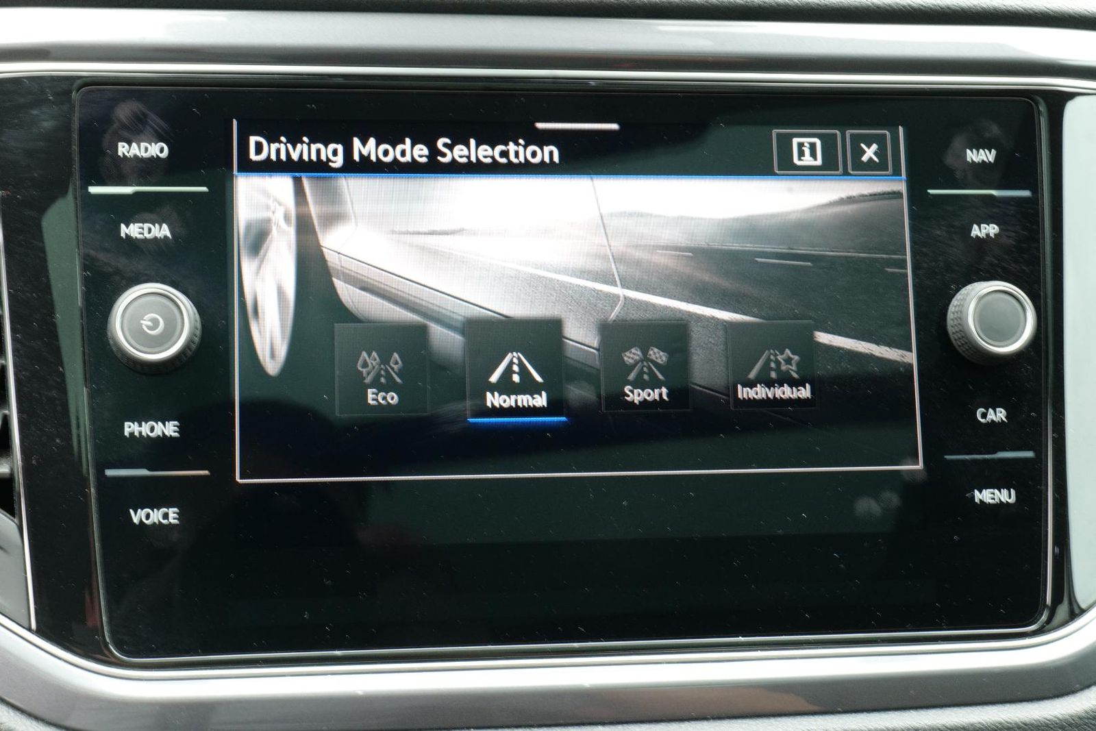 Volkswagen T-ROC Sport 1.5 TSI - Samsaru's Car Outlet