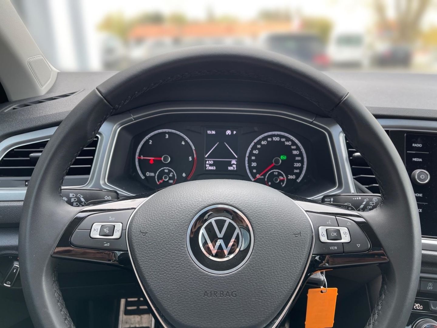 Volkswagen T-Roc Active 2.0 TDI DSG - Samsaru's Car Outlet