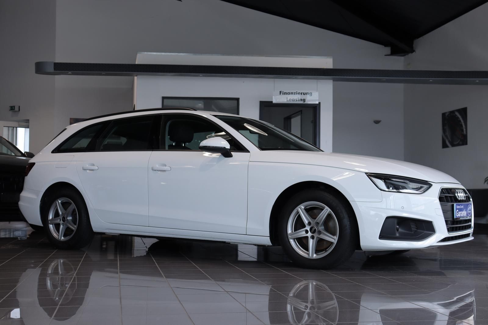 Audi A4 Avant 2.0 TDI Stronic - Samsaru's Car Outlet