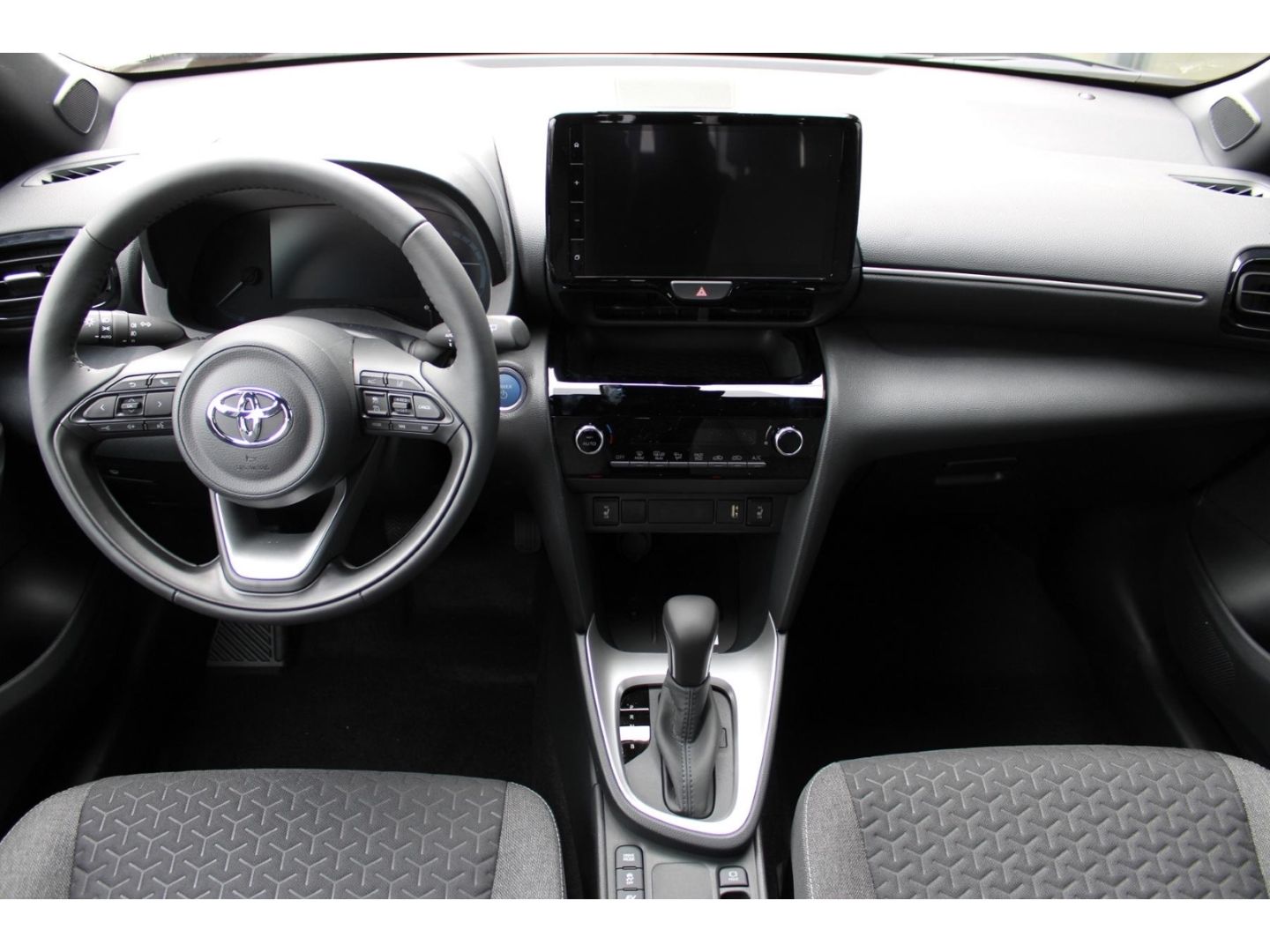 Toyota Yaris Cross Team D+SAFETY-P+WINTER-P !!