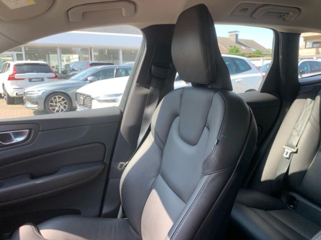 Volvo XC60 B4 AWD Inscription Abstandstempomat AHK Goo