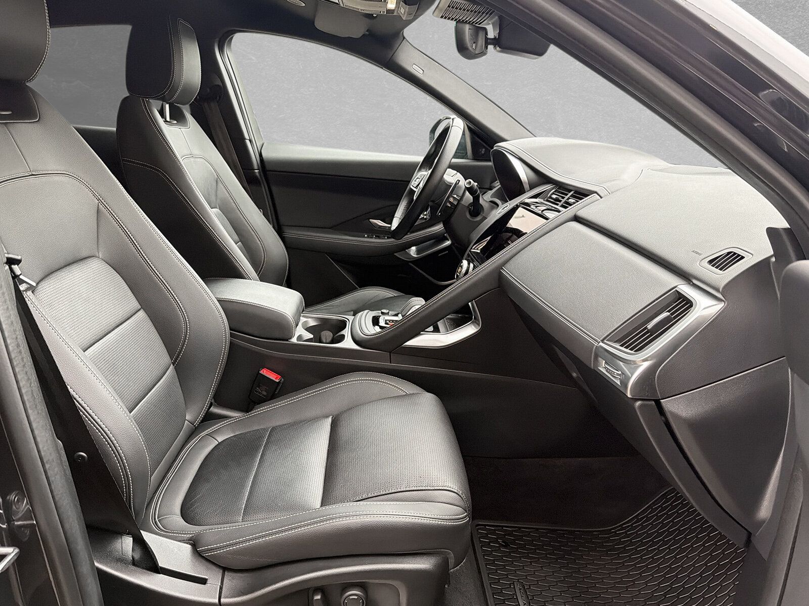 Jaguar E-Pace P300e R-Dyn.SE *Plug-in*20"AHK Black-Pack