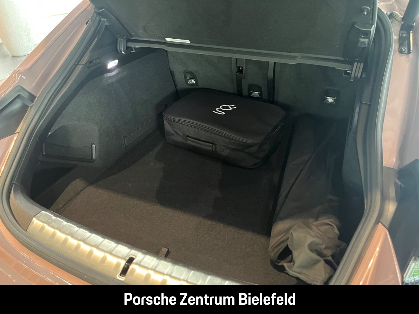 Porsche Taycan 4S Sport Turismo Frozenberrymetallic BOSE