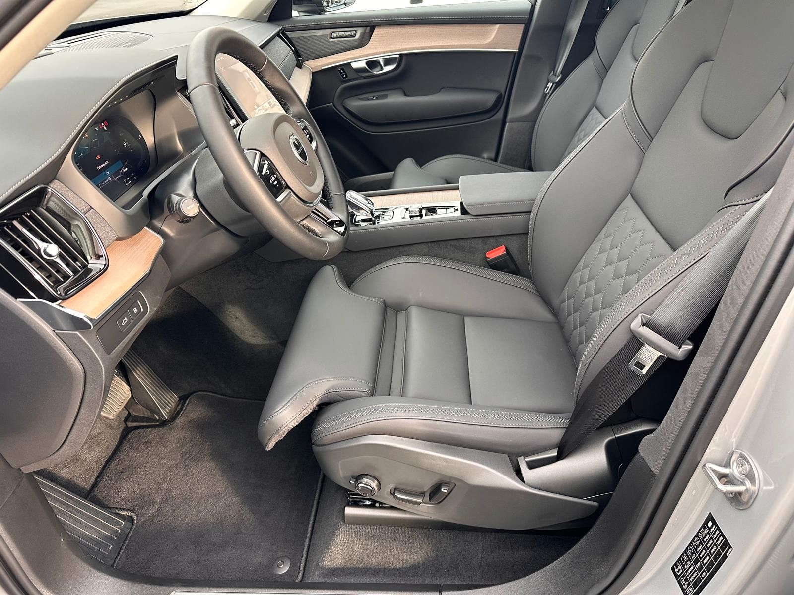 Volvo XC90 T8 AWD Plus Dark Facelift 7Sitzer,AHK,Pano