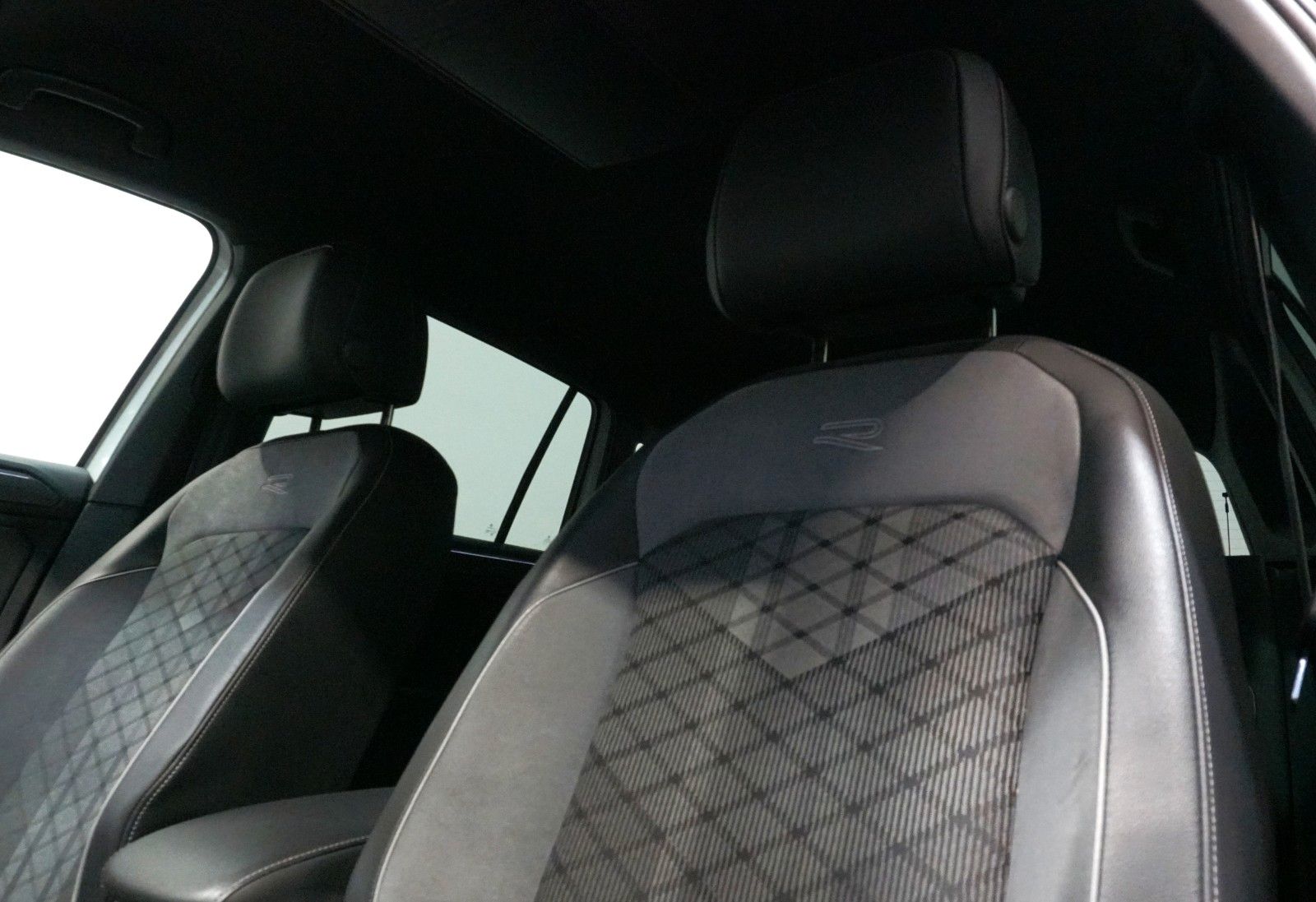 Volkswagen Tiguan R-Line 4Motion 2.0TDI*BlackStyle*IQ.Light