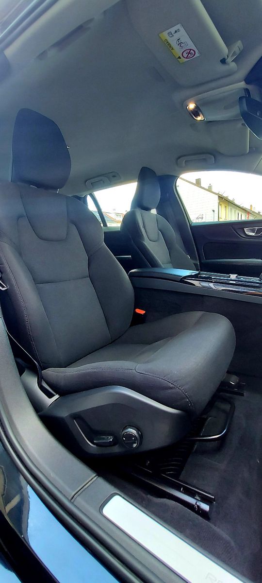 Volvo V60 T6 R-Design Expression Plug-In Hybrid AWD