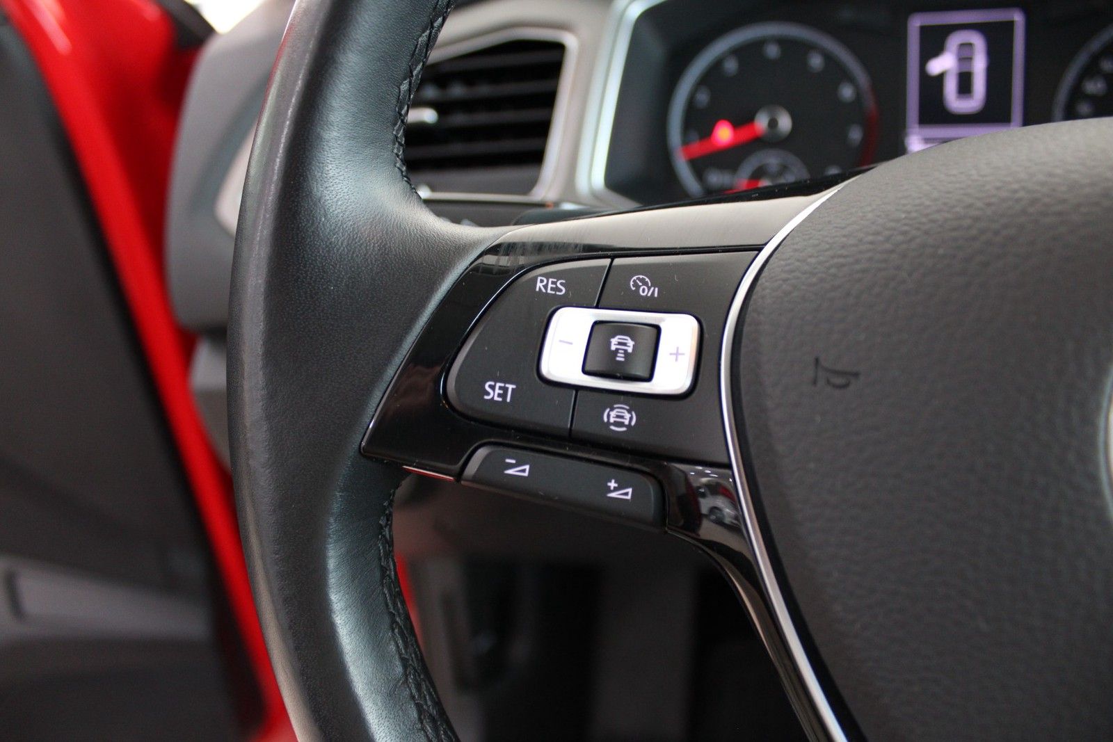 Volkswagen T-Roc 1.5 TSI Style - Samsaru's Car Outlet