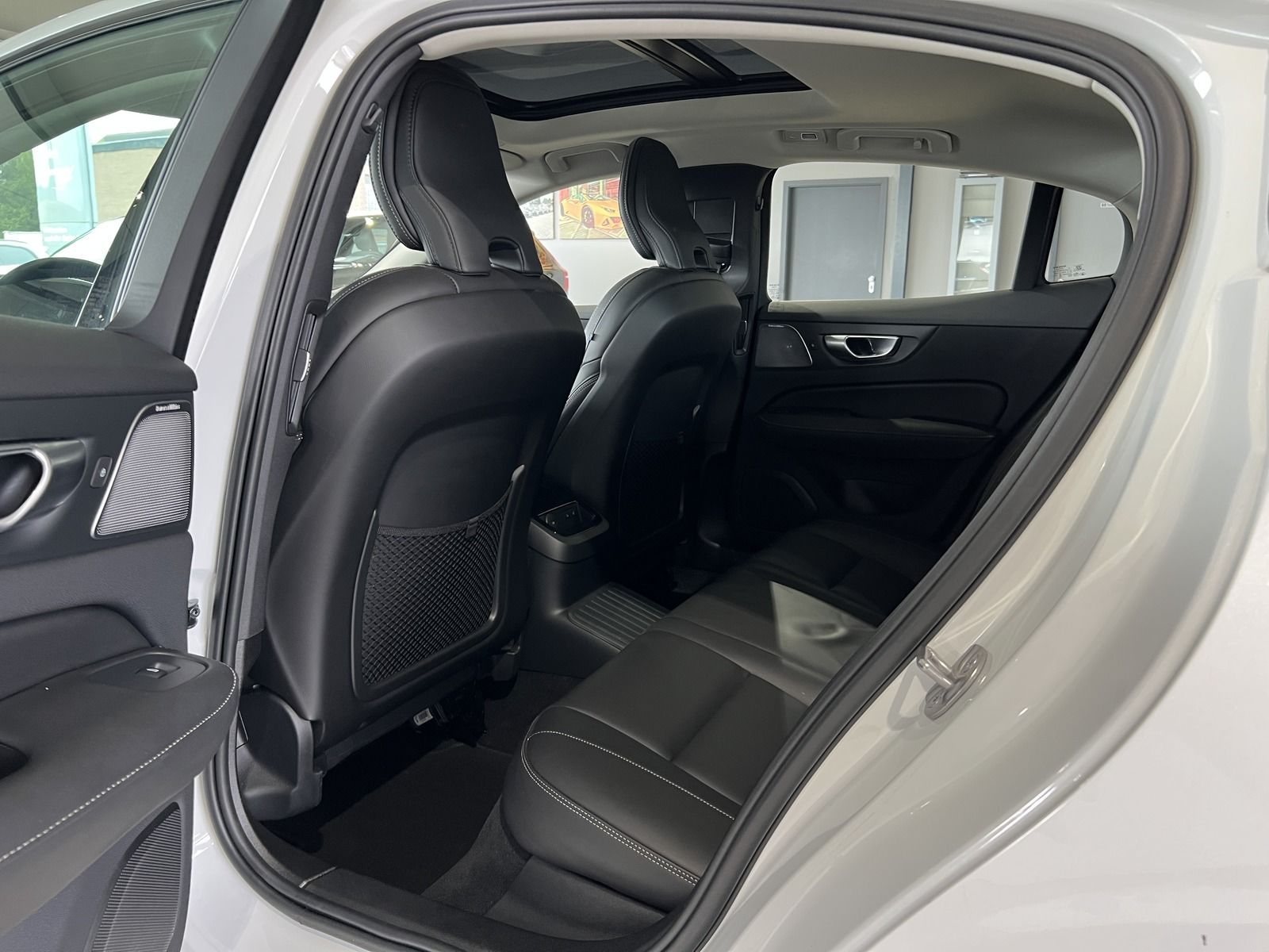 Volvo S60 T8 Ultimate Dark Recharge AWD B&W Massage