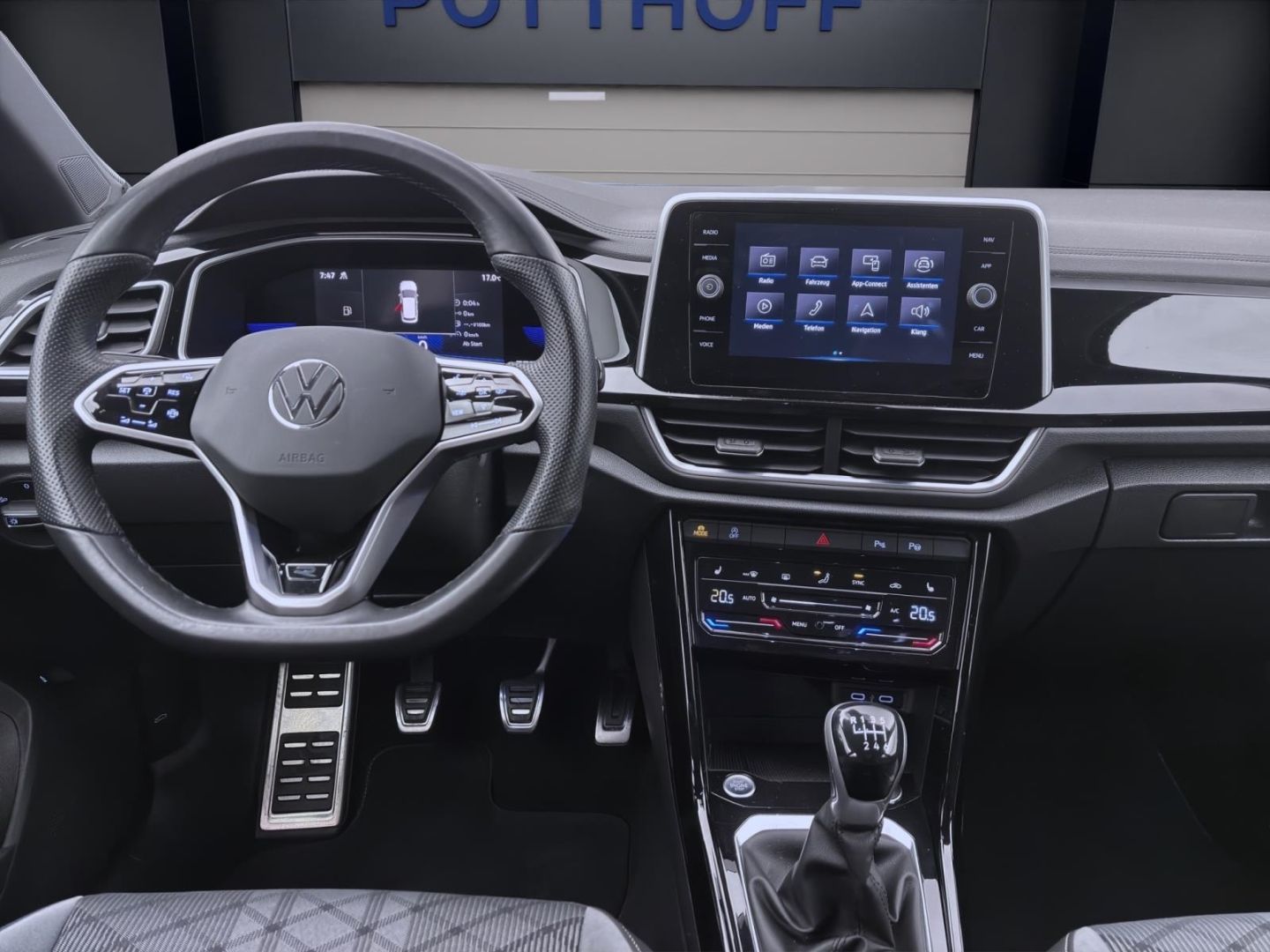 Volkswagen T-Roc 1.0 TSI R-LINE - Samsaru's Car Outlet