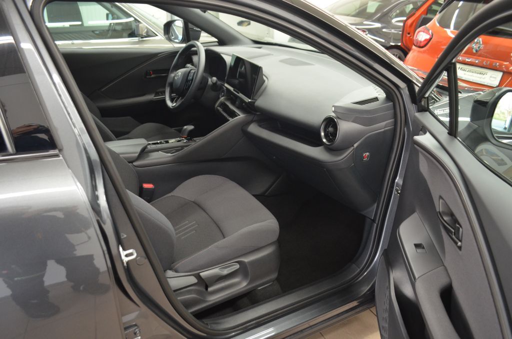 Toyota C-HR 1.8 Hybrid Team D*Allwetterreifen*SHZ*Parks