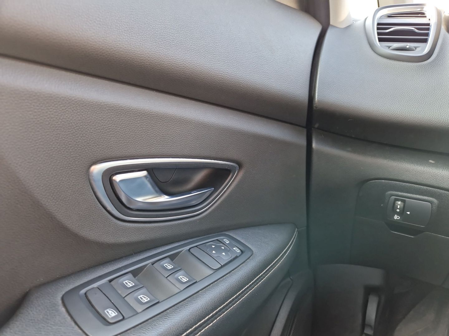 Renault Grand Scenic IV Limited 1.7 BLUE dCi 120 - Samsaru's Car Outlet