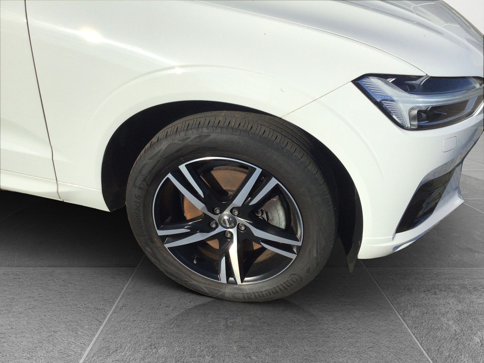 Volvo XC60 B5 AWD R Design - Samsaru's Car Outlet
