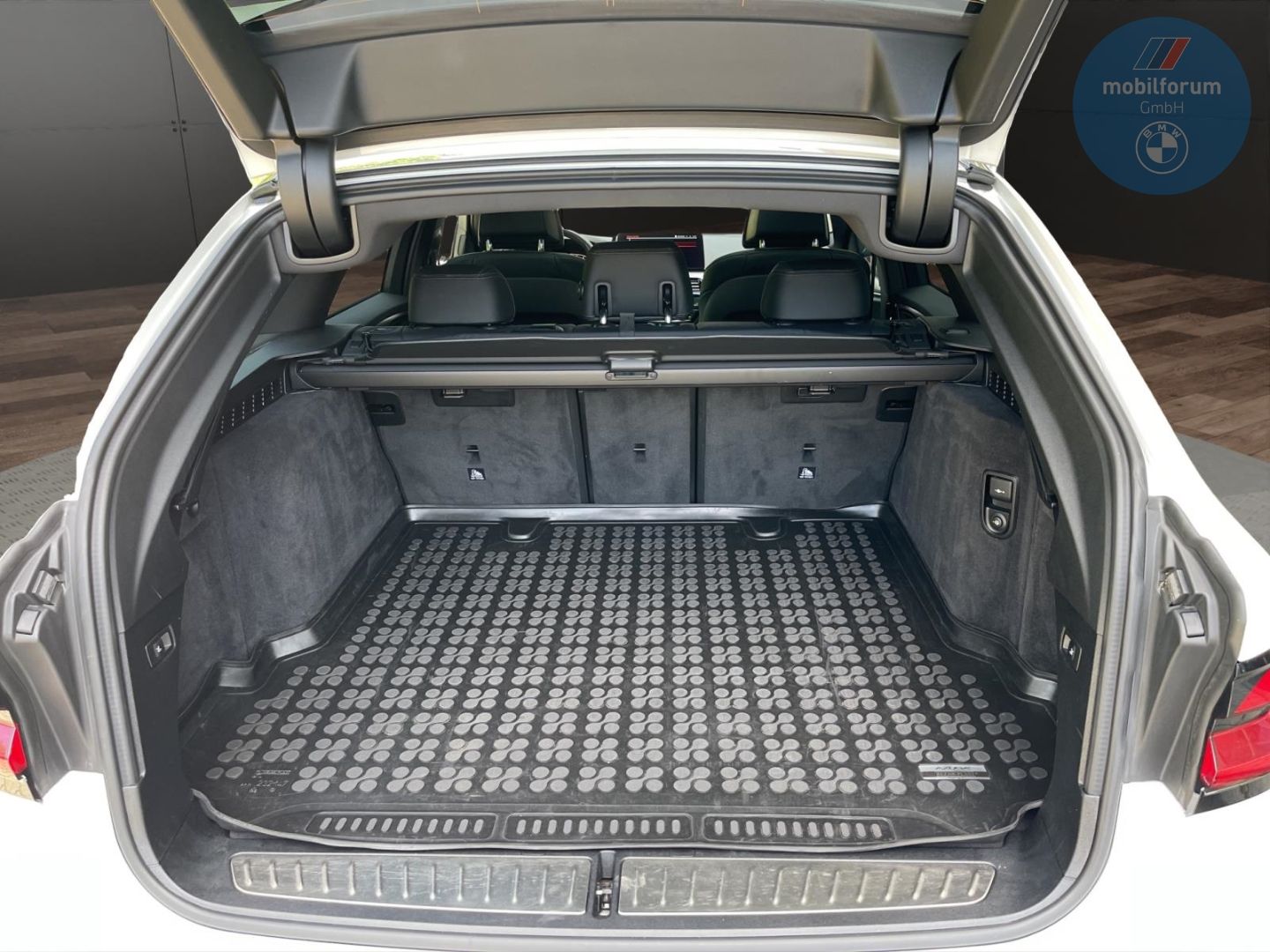 BMW 530 i Touring M-Sport AHK StandHZG Panorama