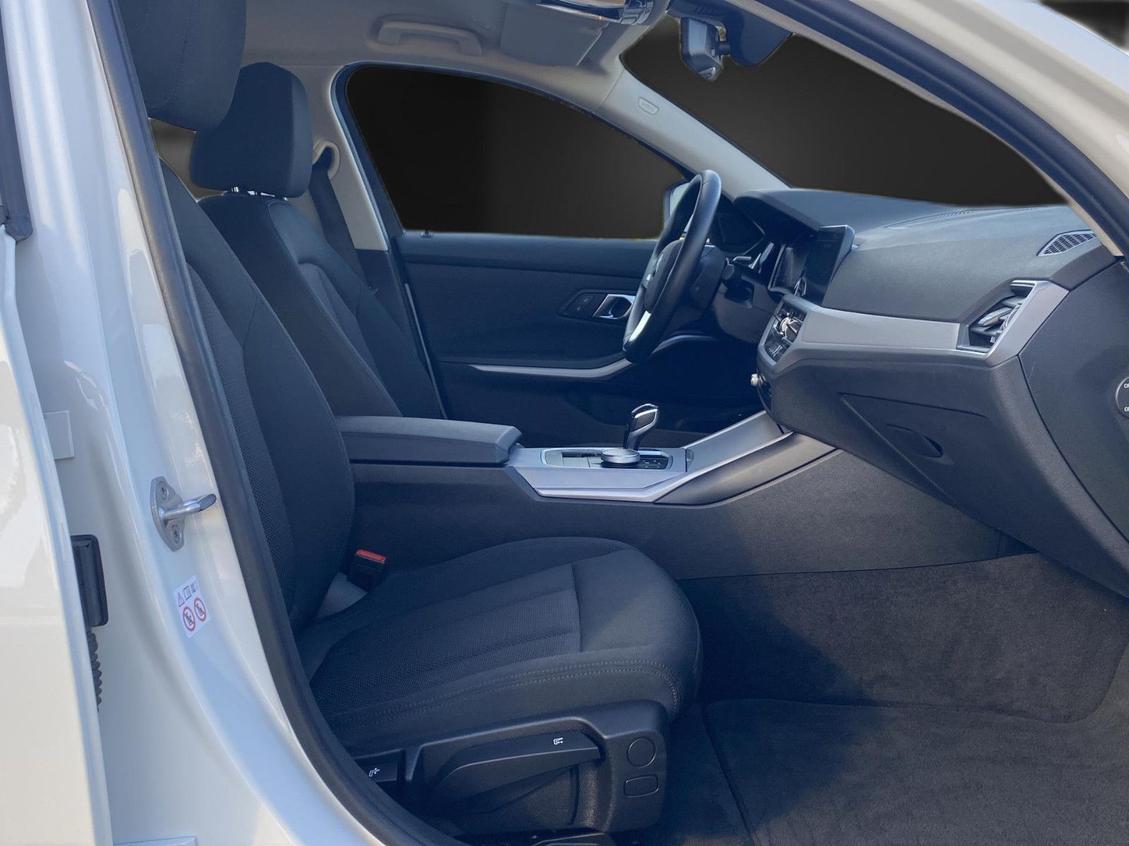 BMW 330 e - Samsaru's Car Outlet