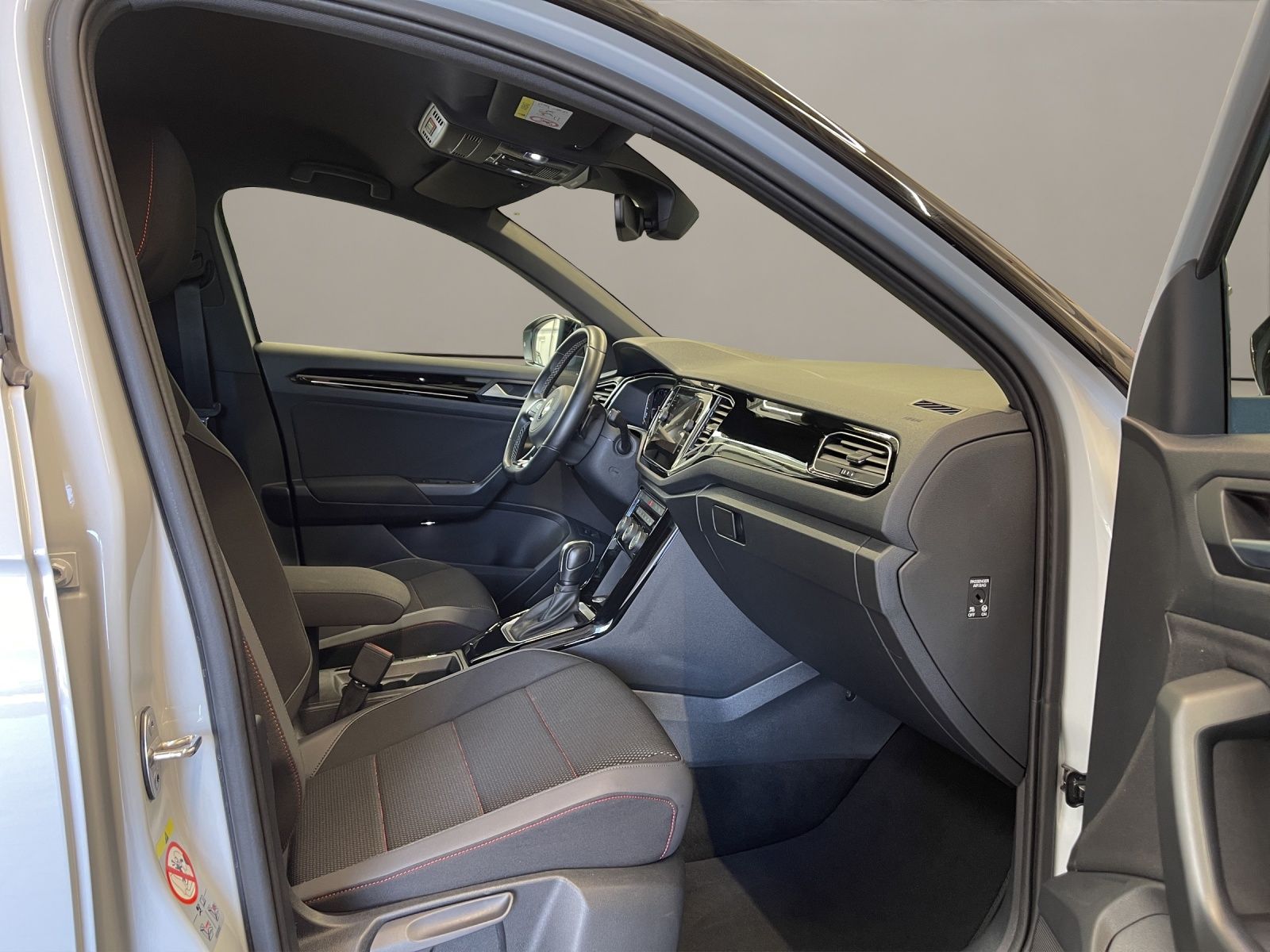 Volkswagen T-Roc 1.5 TSI Sport - Samsaru's Car Outlet