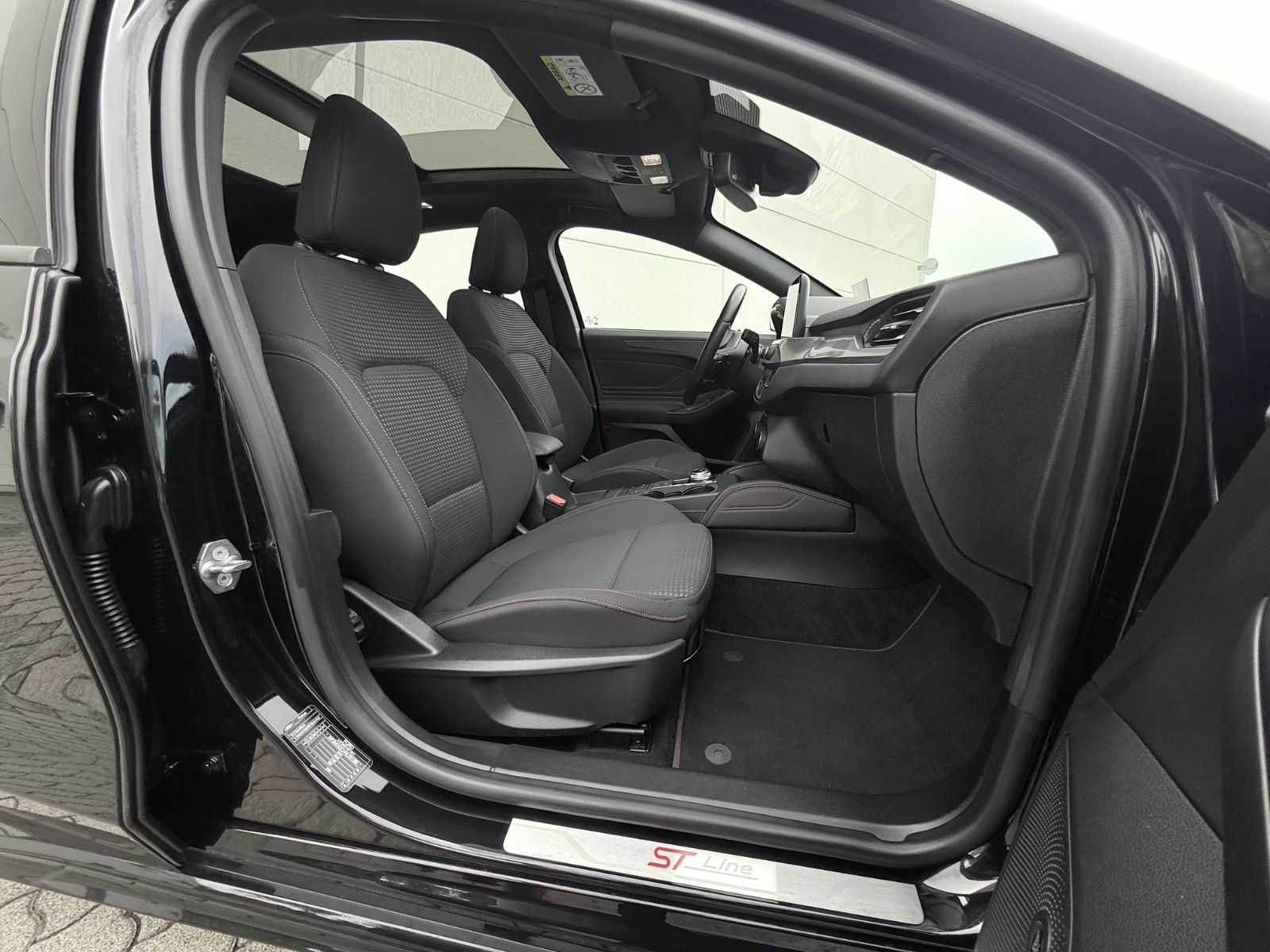 Ford Focus Lim. ST-Line - Samsaru's Car Outlet